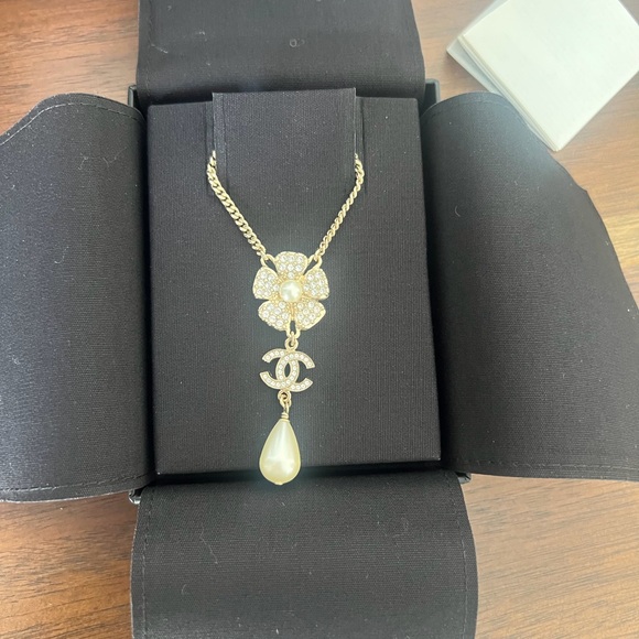 Collector’s Must-Have Rare Long Necklace 23S Camellia CC Pearl Adjustable chain - Picture 7 of 12